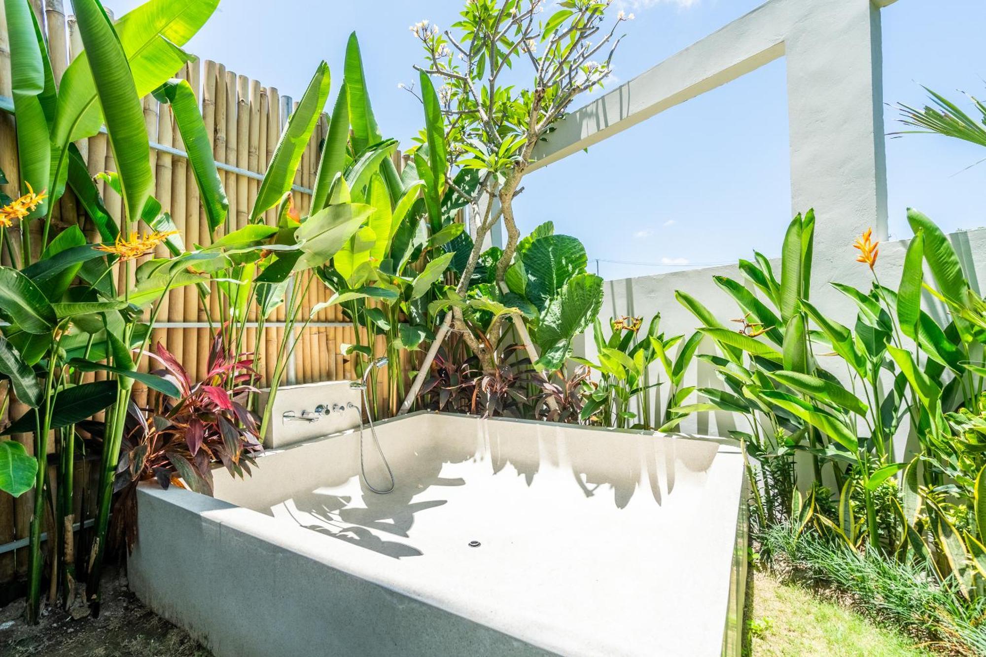 The R Apartments Pererenan Canggu Extérieur photo